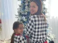 Adamari López en pijama con su hija..jpg