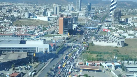 Manifestantes realizan bloqueo en la caseta de Atlixco hoy; exigen localización de América Pamela Colotl