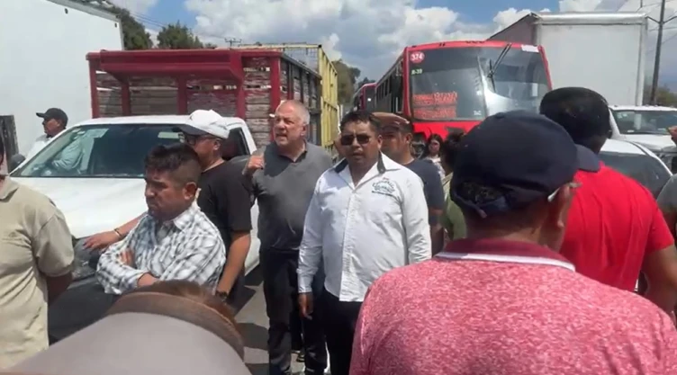 Bloqueo en la México-Toluca: Habitantes de Lerma cierran la carretera por inundaciones