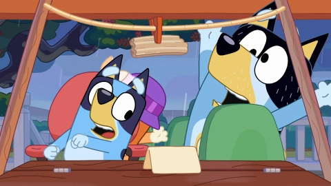 Los 4 capítulos de Bluey y Masha y el Oso perfectos para entretener a los niños durante los viajes de vacaciones