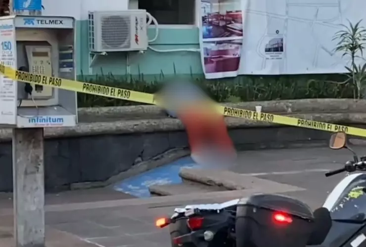 Hombre fallece a las afueras de un hospital en Xalapa