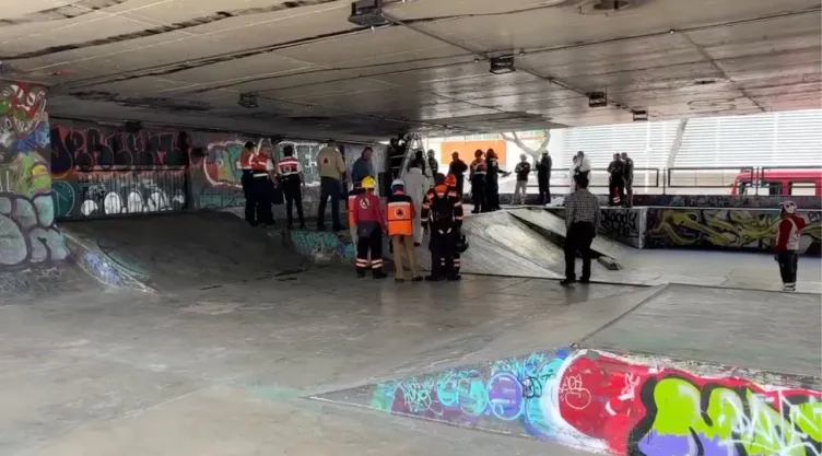 rescatan-cadaver-techo-bajo-puente-circuito-interior-miguel-hidalgo