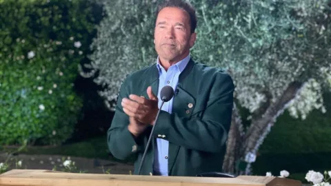 arnold-schwarzenegger-disculpas-acoso-2023