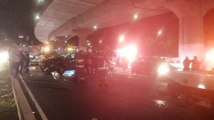 choque camionetas en Periférico y San Jerónimo Mientras Dormía