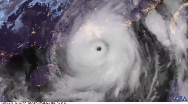 Imagen satelital del tifón Ragasa en China