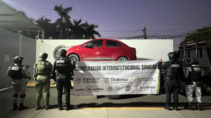 Aseguran carro con droga en El Palmito, en Culiacán