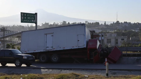 Aparatoso accidente provoca cierre parcial en la autopista Apizaco-Tlaxcala hoy jueves