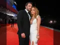 JLO y Ben abrazados (2).jpg