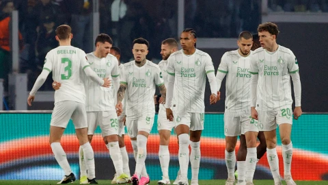 Santiago Gim&eacute;nez Orkun Kokcu Benfica 