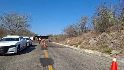 Cierran carretera Tequisistlán-Tehuantepec en Oaxaca.jpg