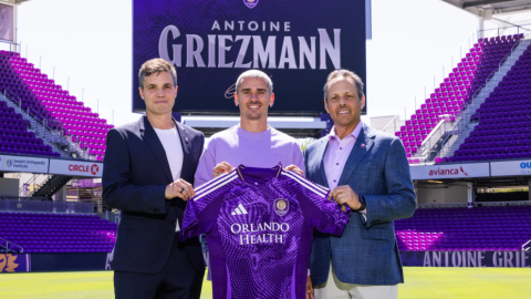 Antoine Griezmann conla camiseta de Orlando City