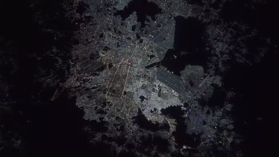 Ciudad de México iluminada de noche es un espectáculo que deslumbra a quienes la habitan