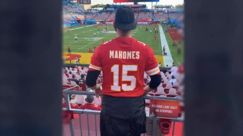 Alan Pulido en el super bowl LV