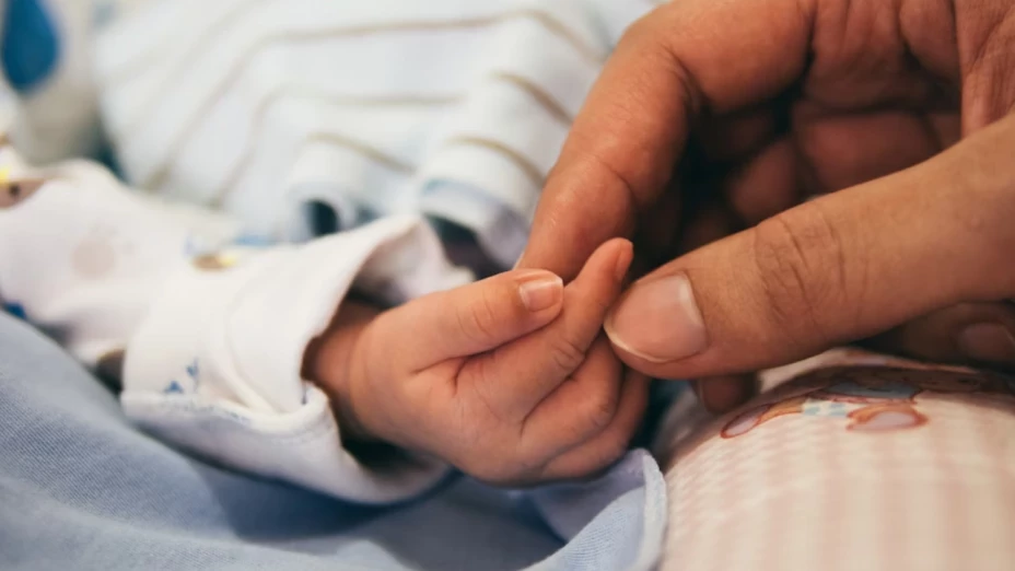 Desgarrador: bebé muere en hospital tras caer de cabeza; culpan a niño de 6 años 