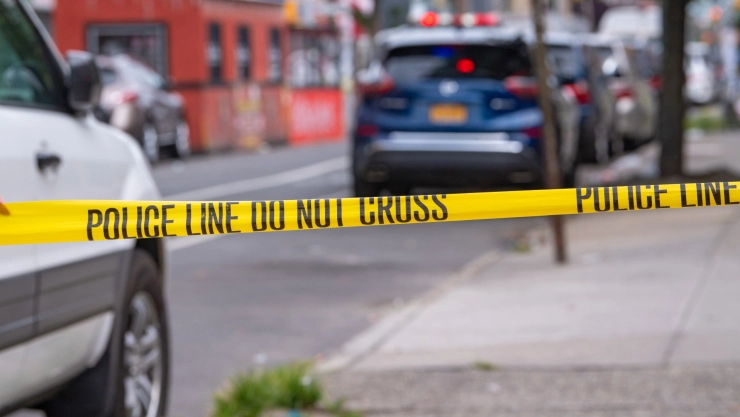 Un cordón policial en medio de una calle en Nueva York