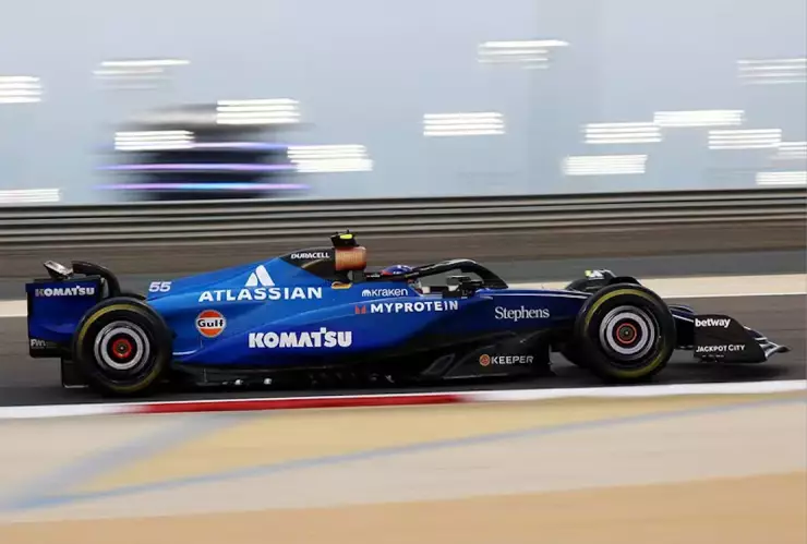 Carlos Sainz domina el segundo día de tests de la Fórmula 1.