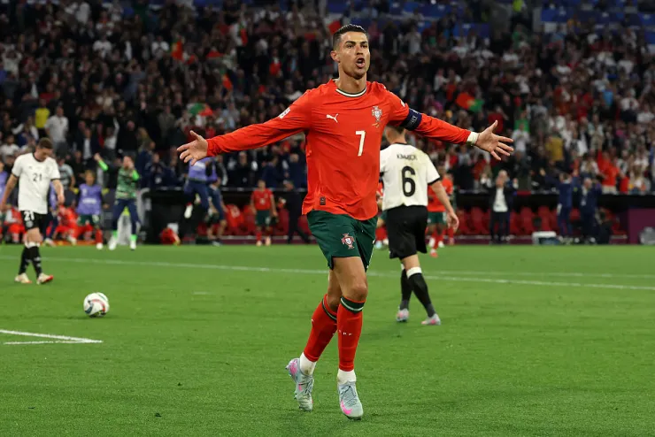 Cristiano Ronaldo sigue marcando goles con su selección a los 40 años