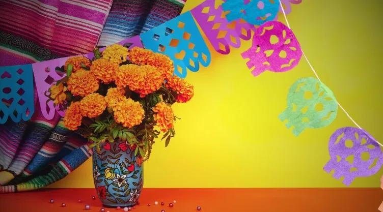 Ideas DIY 3 ideas para diseñar papel picado artesanal y llenar de color tu ofrenda de Día de Muertos.jpg