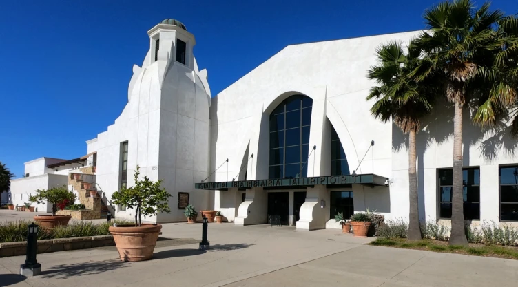 una vista del icónico establecimiento por fuera en Santa Barbara