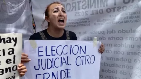 Protesta en la Suprema Corte ciudadanos rechazan toma de posesión de ministros