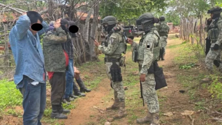 Violencia en Sinaloa: Emboscan a militares en Concordia; detienen a 5 y aseguran arsenal