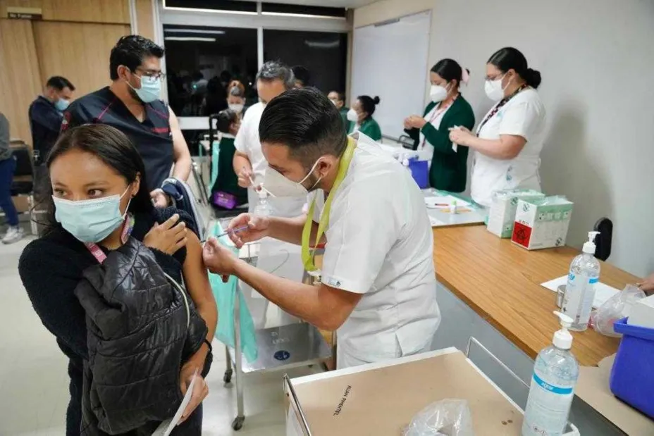 Vacunación personal médico imss.jpg