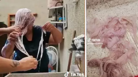 mujer se decolora el cabello y se queda pelona