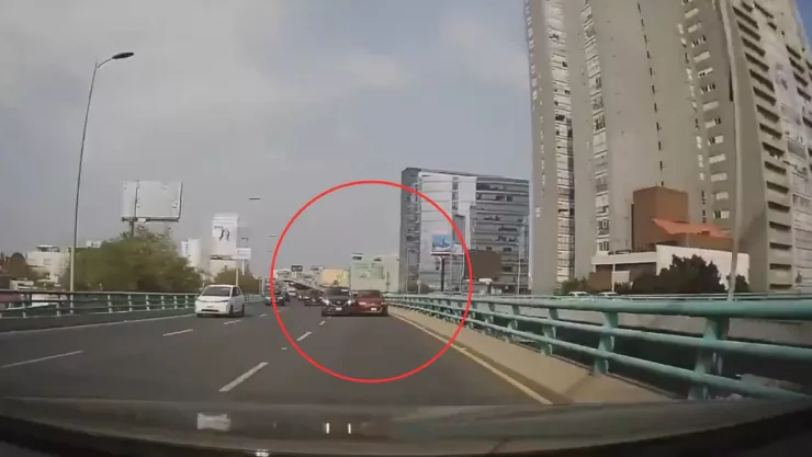 VIDEO: Graban cómo operan montachoques en el segundo piso de Periférico