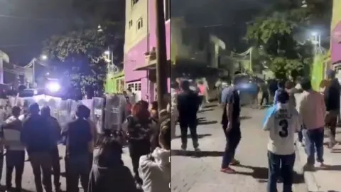Intento de linchamiento en Iztapalapa: 200 vecinos retienen a ladrones y agreden a policías