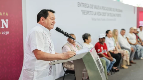 Gobierno de Yucatán realiza entrega de apoyo a pescadores por veda en el estado