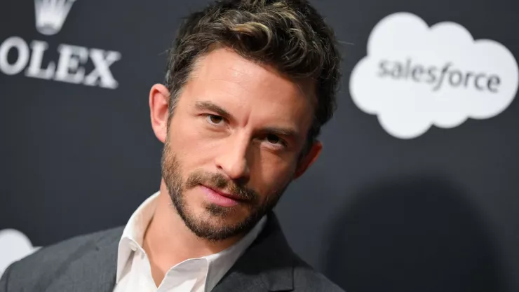 Jonathan Bailey, estrella de Los Bridgerton, es el hombre más sexy del 2025 según People