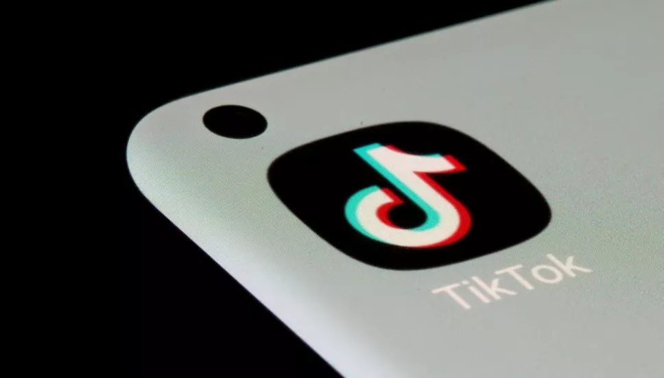 Chocan por ir grabando video de TikTok