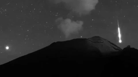 volcan-popocatepetl-estrella-fugaz