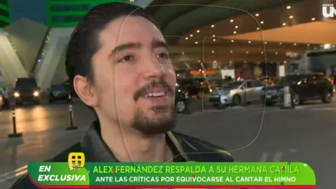 Alex Fernández sale en apoyo de Camila tras críticas por equivocarse al cantar el himno.jpg