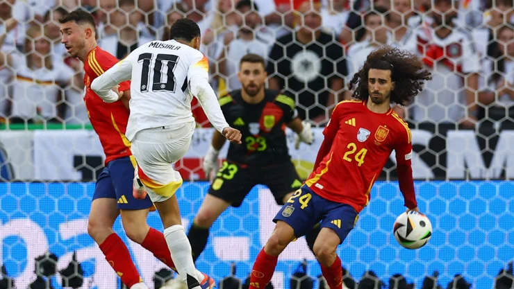 La mano de Marc Cucurella ante Alemania