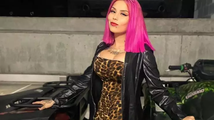 Mona revela su grado de estudios