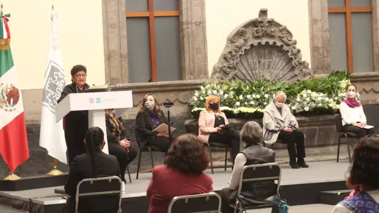 La fiscal de la CDMX, Ernestina Godoy, dio a conocer que en ocho meses se logró reducir el riesgo feminicida, asimismo, indicó que hubo una disminución en la incidencia en delitos sexuales en las zonas intervenidas con los senderos seguros.