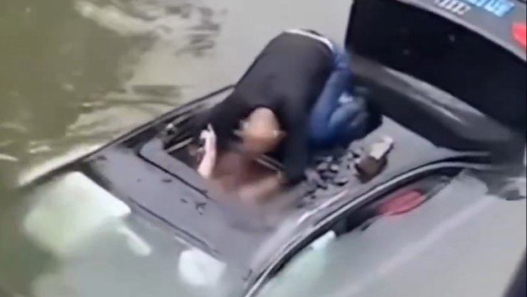 Exsoldado rescató a un hombre que cayó al río en China