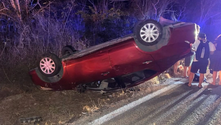 Auto queda VOLCADO tras protagonizar FUERTE ACCIDENTE sobre la Kinchil - Celestún; hay un herido