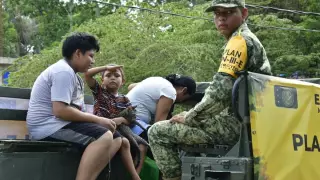 Ejército, Guardia Nacional y Marina brindan apoyo a la población evacuada por el huracán Beryl (1).jpg