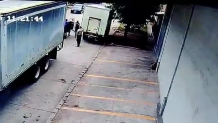 VIDEO FUERTE | Captan el momento exacto en que un par de asaltantes asesinan a ‘El Chele’