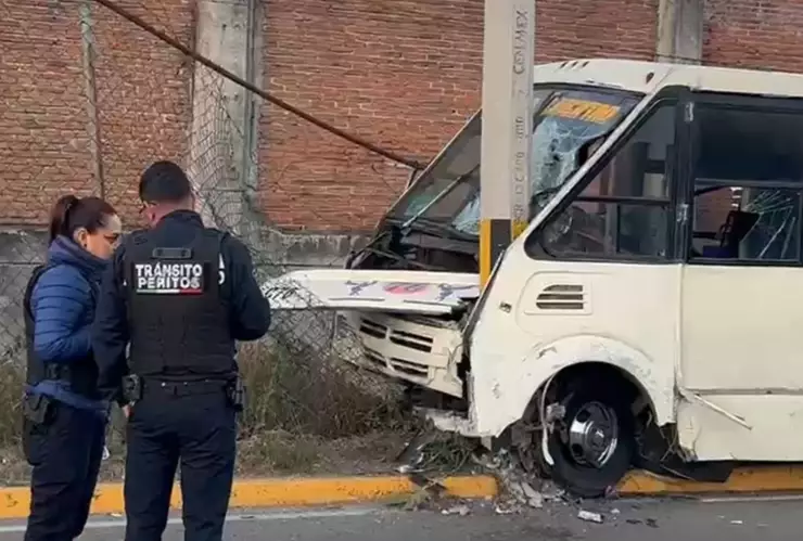 VIDEO: Ruta 76 quedó destruida tras fuerte choque sobre Camino al Batán en Puebla hoy lunes