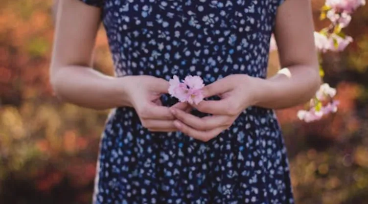 Estos son los tipos de vestidos primaverales que te favorecen si tienes cuerpo rectangular