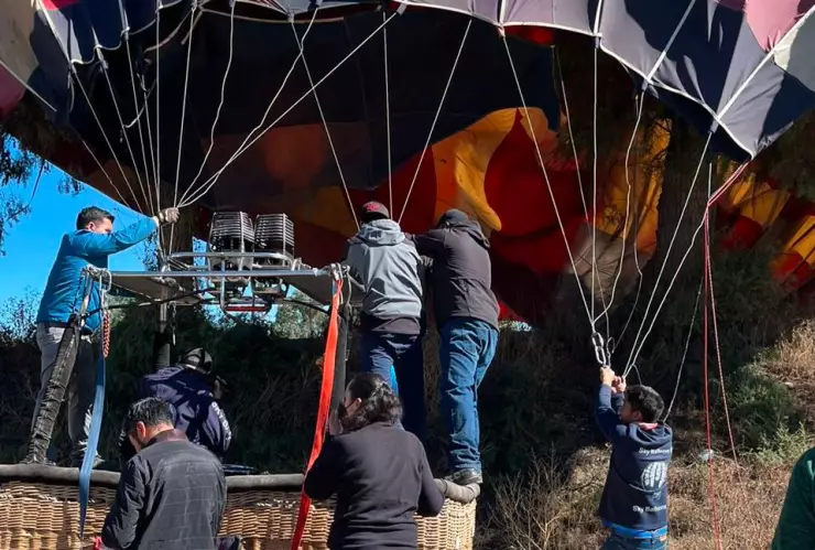 VIDEO: Cae globo aerostático con 10 tripulantes cerca de Teotihuacán