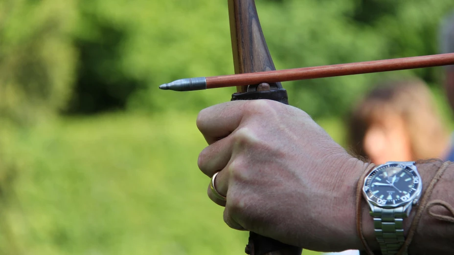 Hombre sobrevive tras estar dos días con una flecha clavada en la cabeza en Ancona, Italia
