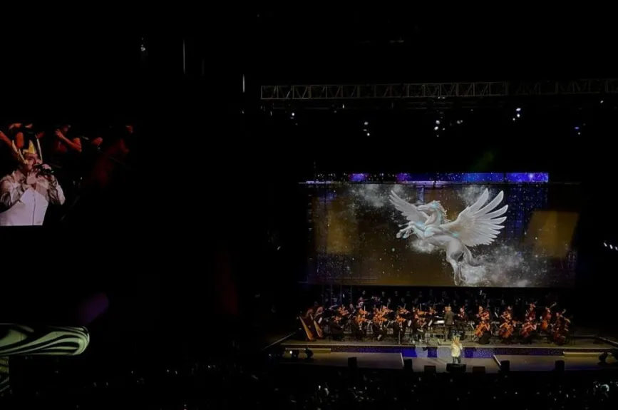 La magia se intensificó cuando Mauren Mendo, voz emblemática de los openings y endings en español, se unió al escenario, interpretando temas que hicieron resonar el séptimo sentido de todos los presentes.