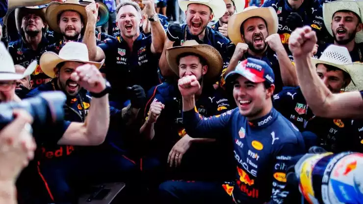 ¿En qué lugar se encuentra Checo Pérez en el campeonato de pilotos