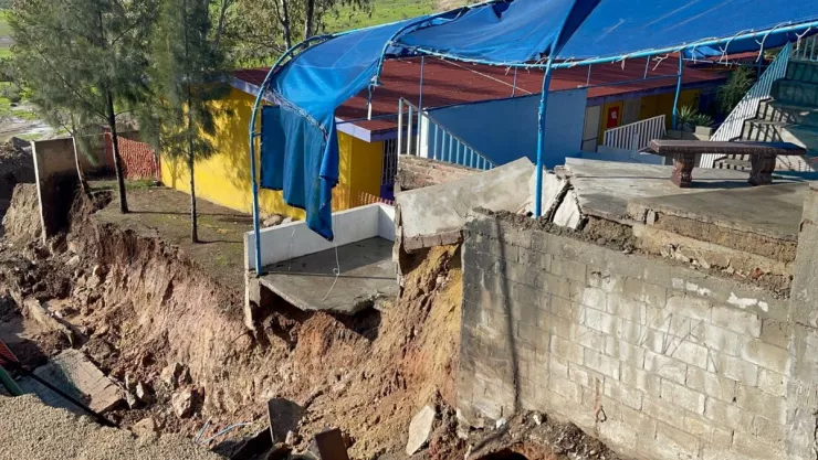 Colapsa una barda en Jardín de niños en Tijuana; suspenden clases