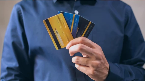 ¿Cuánto dinero puedes tener en tu tarjeta de débito?