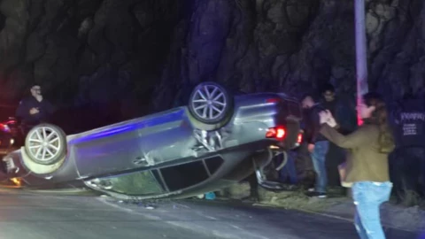 Volcadura nocturna en la Vía Rápida rumbo a El Florido